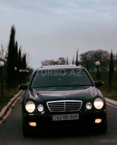 Mercedes E 240-1