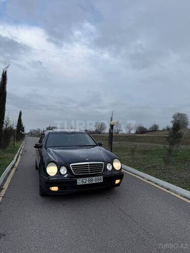 Mercedes E 240-11