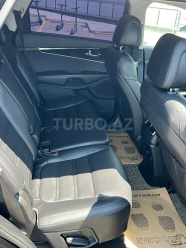 Kia Sorento-13