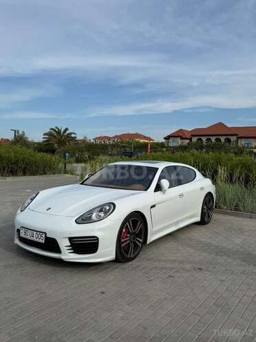 Porsche Panamera GTS-1
