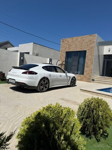 Porsche Panamera GTS-4