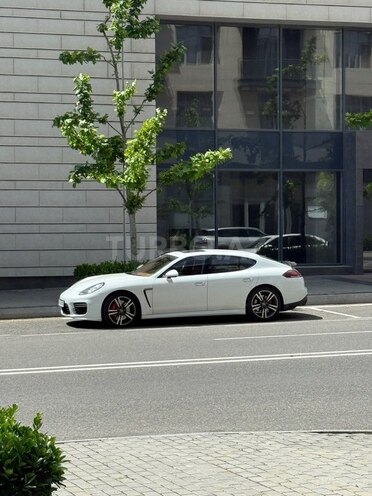 Porsche Panamera GTS-5