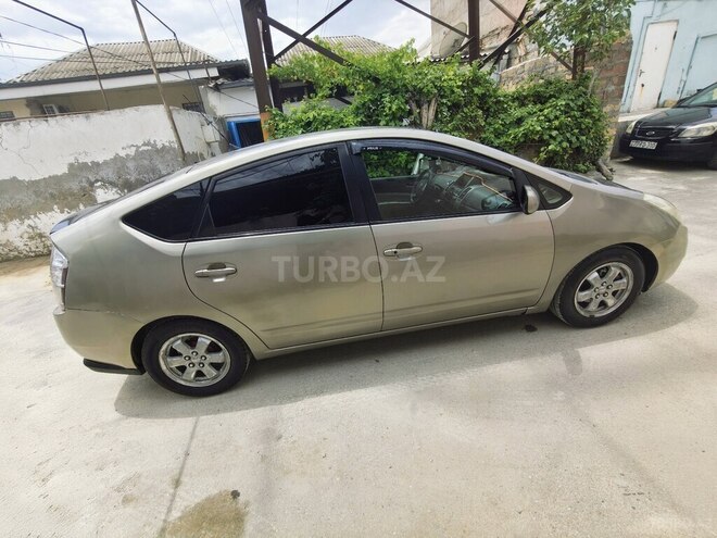 Toyota Prius-5