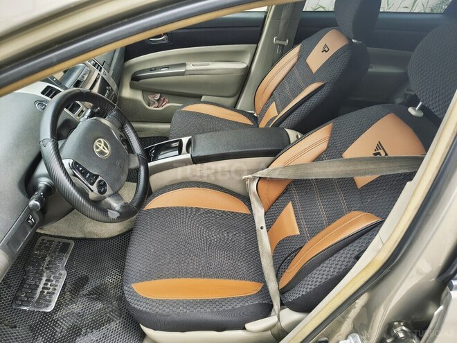 Toyota Prius-7