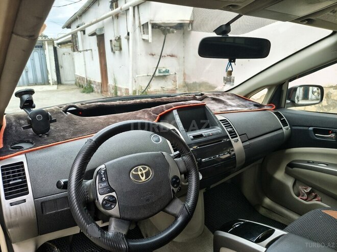 Toyota Prius-8