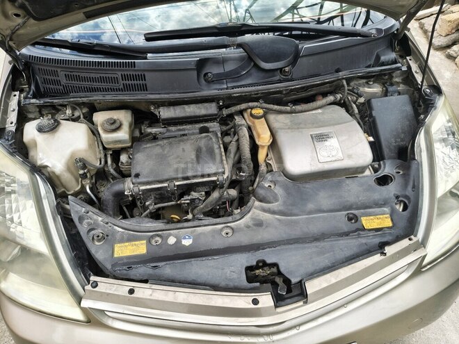 Toyota Prius-11