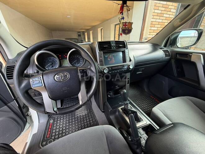 Toyota Land Cruiser Prado-5
