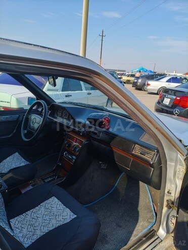 Mercedes E 200-4