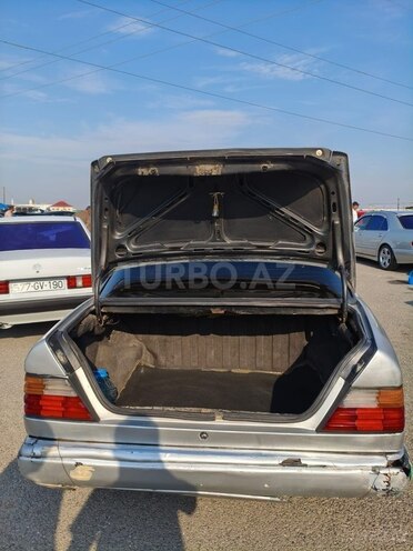 Mercedes E 200-2