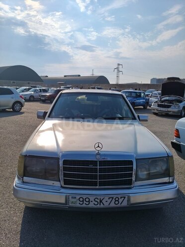 Mercedes E 200-1