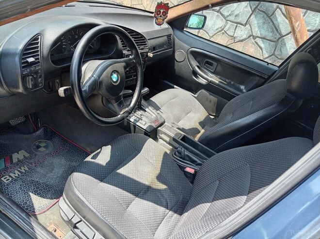 BMW 320-8
