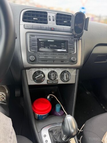 Volkswagen Polo-7
