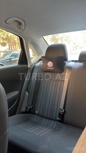 Volkswagen Polo-9