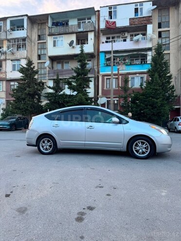 Toyota Prius-4