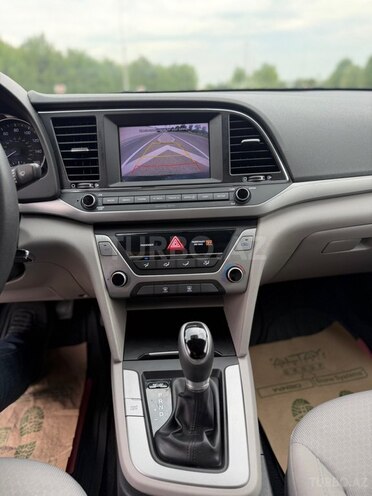 Hyundai Elantra-10
