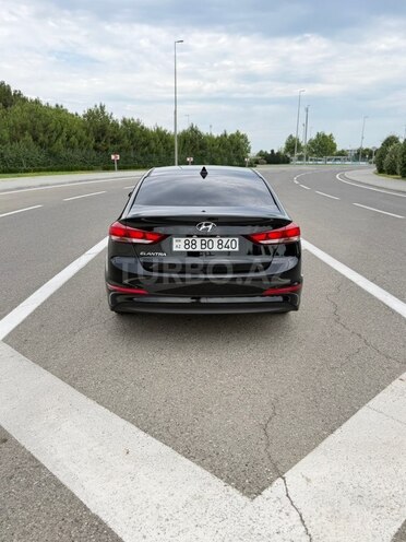 Hyundai Elantra-7