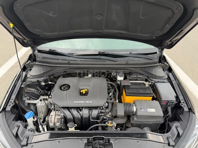 Hyundai Elantra-16