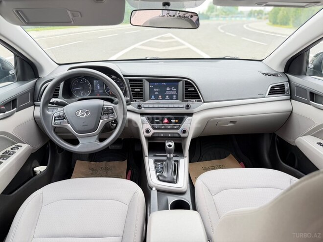 Hyundai Elantra-9