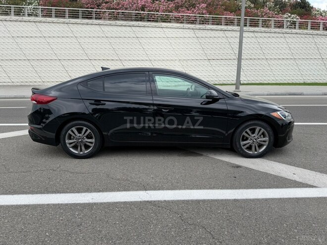 Hyundai Elantra-8