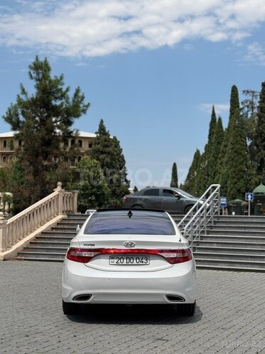 Hyundai Azera-10