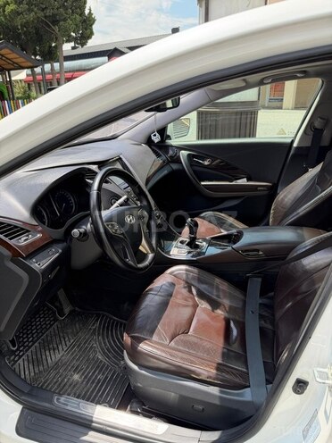 Hyundai Azera-12