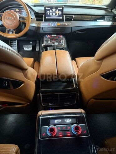 Audi S8-10