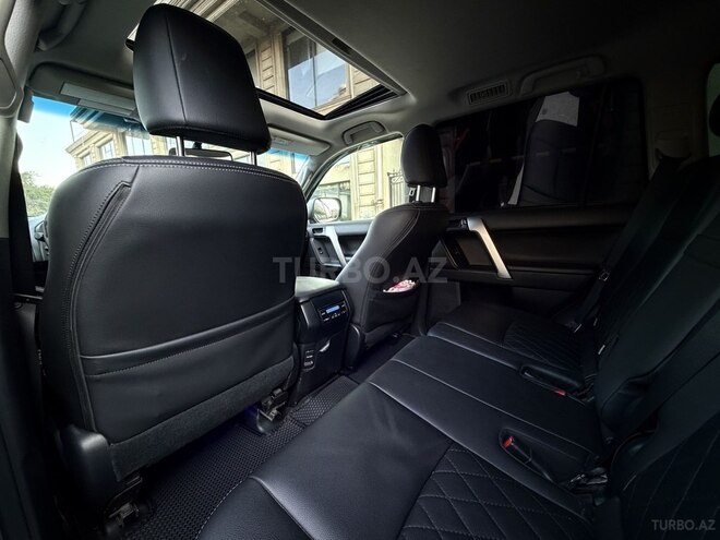 Toyota Land Cruiser Prado-11