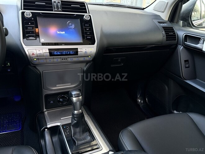 Toyota Land Cruiser Prado-12