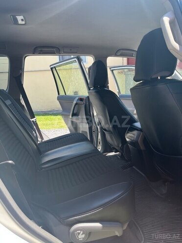 Toyota Land Cruiser Prado-5