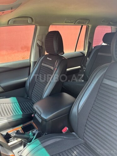 Toyota Land Cruiser Prado-12