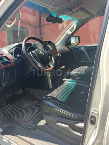 Toyota Land Cruiser Prado-11