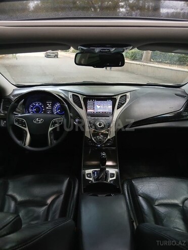 Hyundai Azera-8