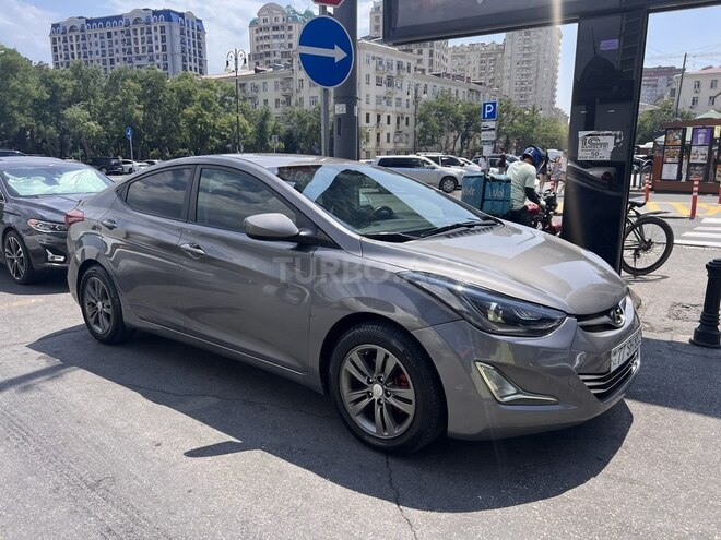 Hyundai Elantra-2