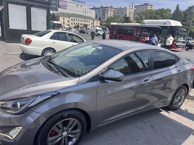 Hyundai Elantra-3
