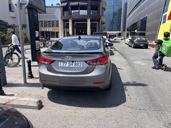 Hyundai Elantra-4