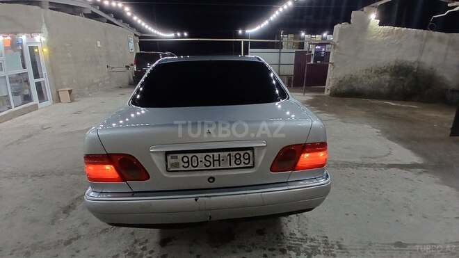 Mercedes E 220-5