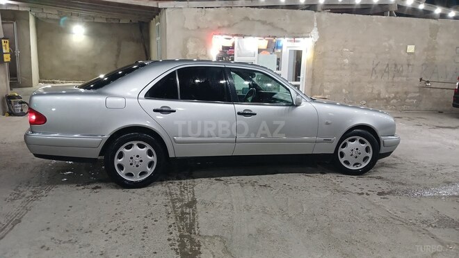 Mercedes E 220-4