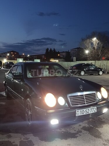 Mercedes E 230-1