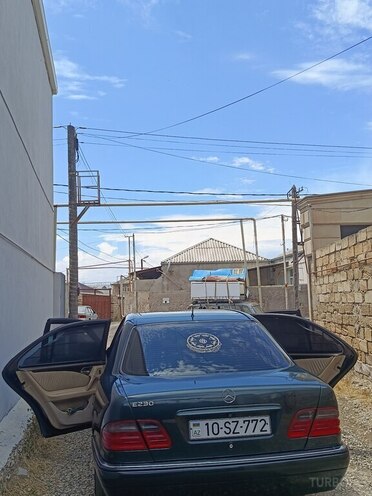 Mercedes E 230-5