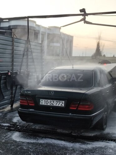 Mercedes E 230-6