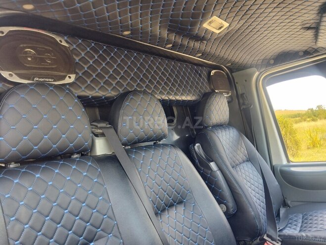 Ford Transit-5
