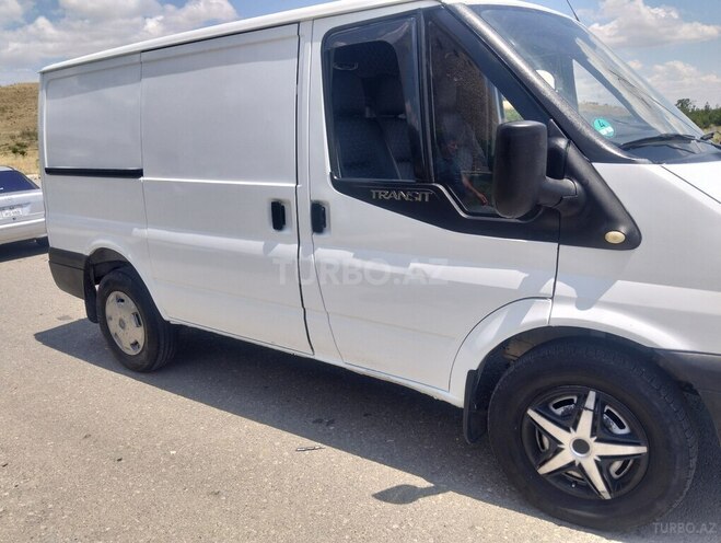 Ford Transit-6