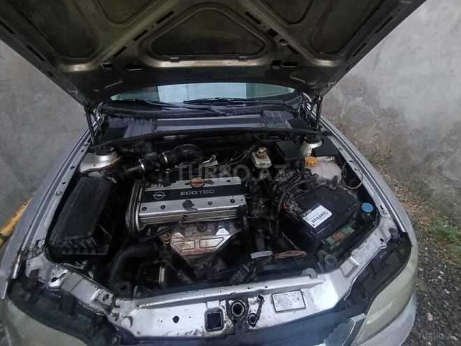 Opel Vectra-11