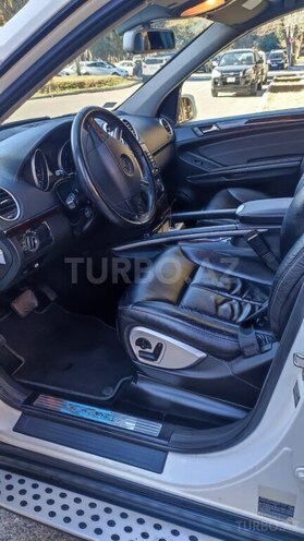 Mercedes GL 550 4MATIC-3