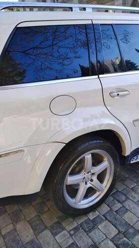 Mercedes GL 550 4MATIC-11