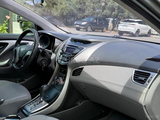 Hyundai Elantra-8