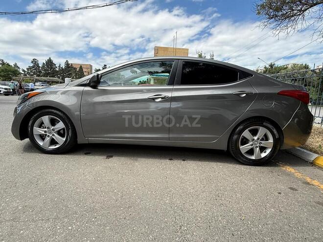 Hyundai Elantra-6