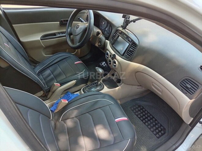 Hyundai Accent-7