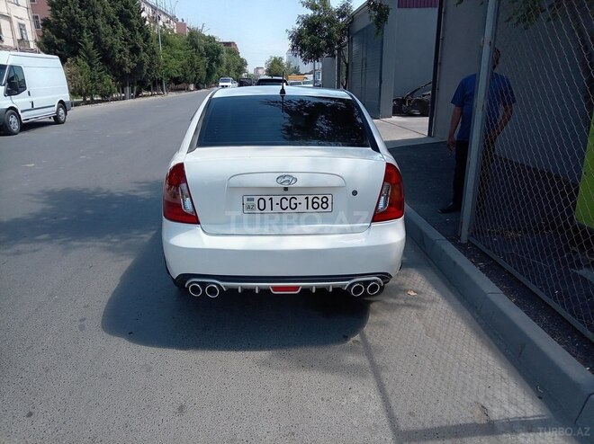 Hyundai Accent-4
