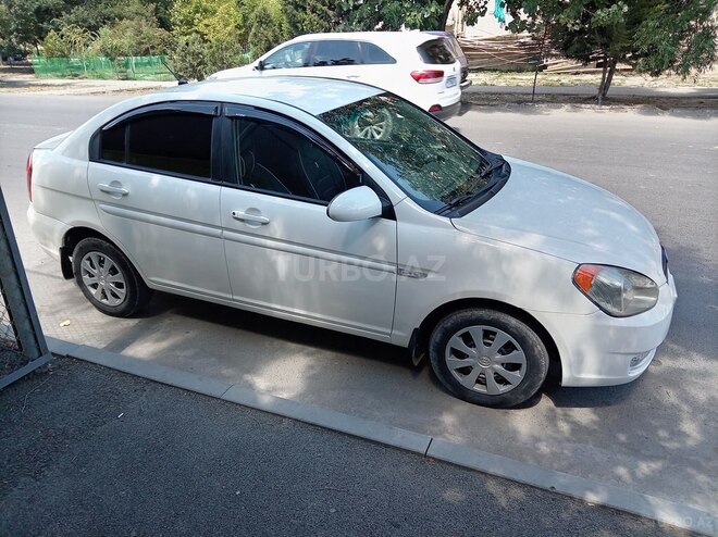 Hyundai Accent-3